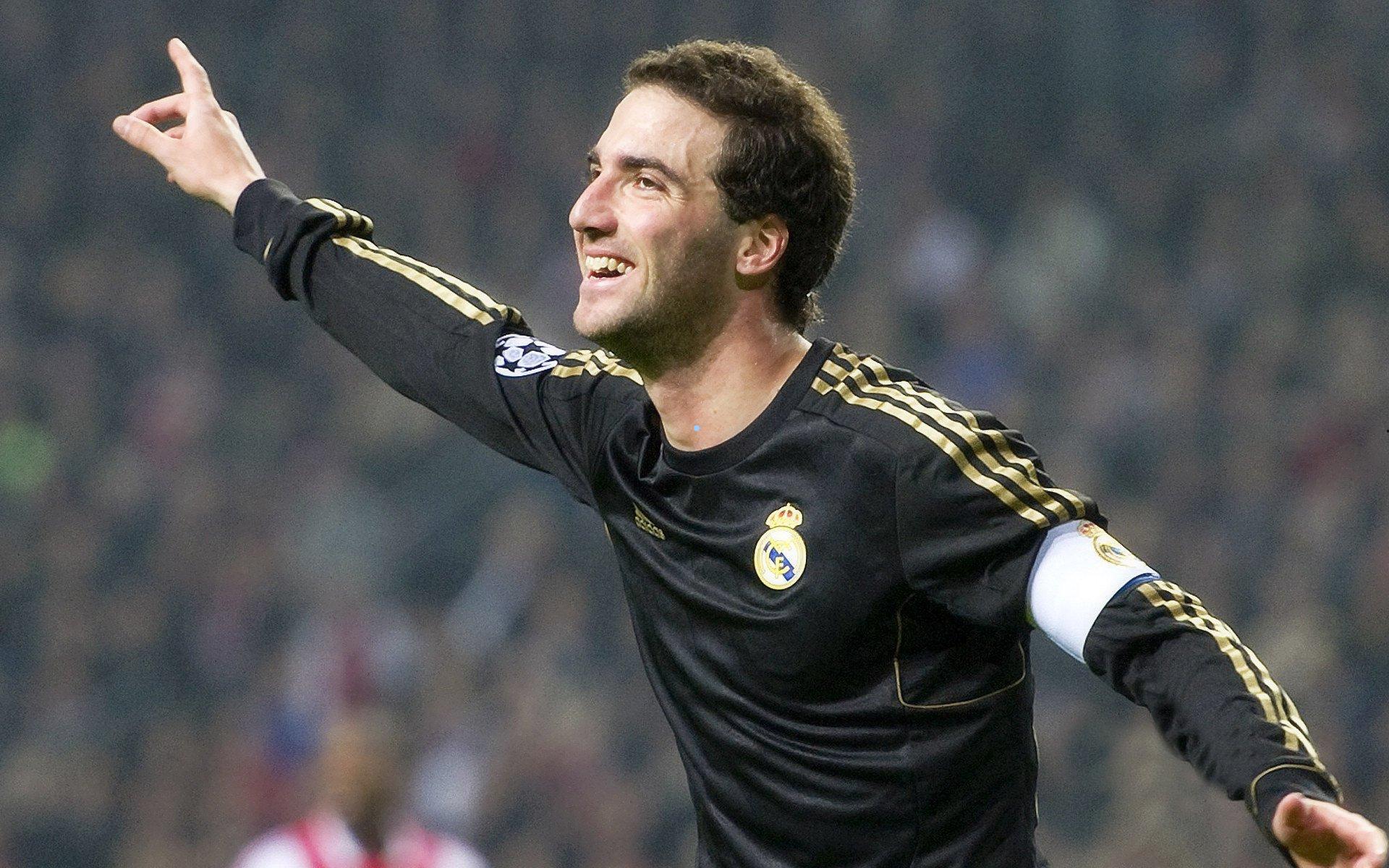 巴洛特利转会中超悬念终结 签约上海上港一年合同薪资七位数