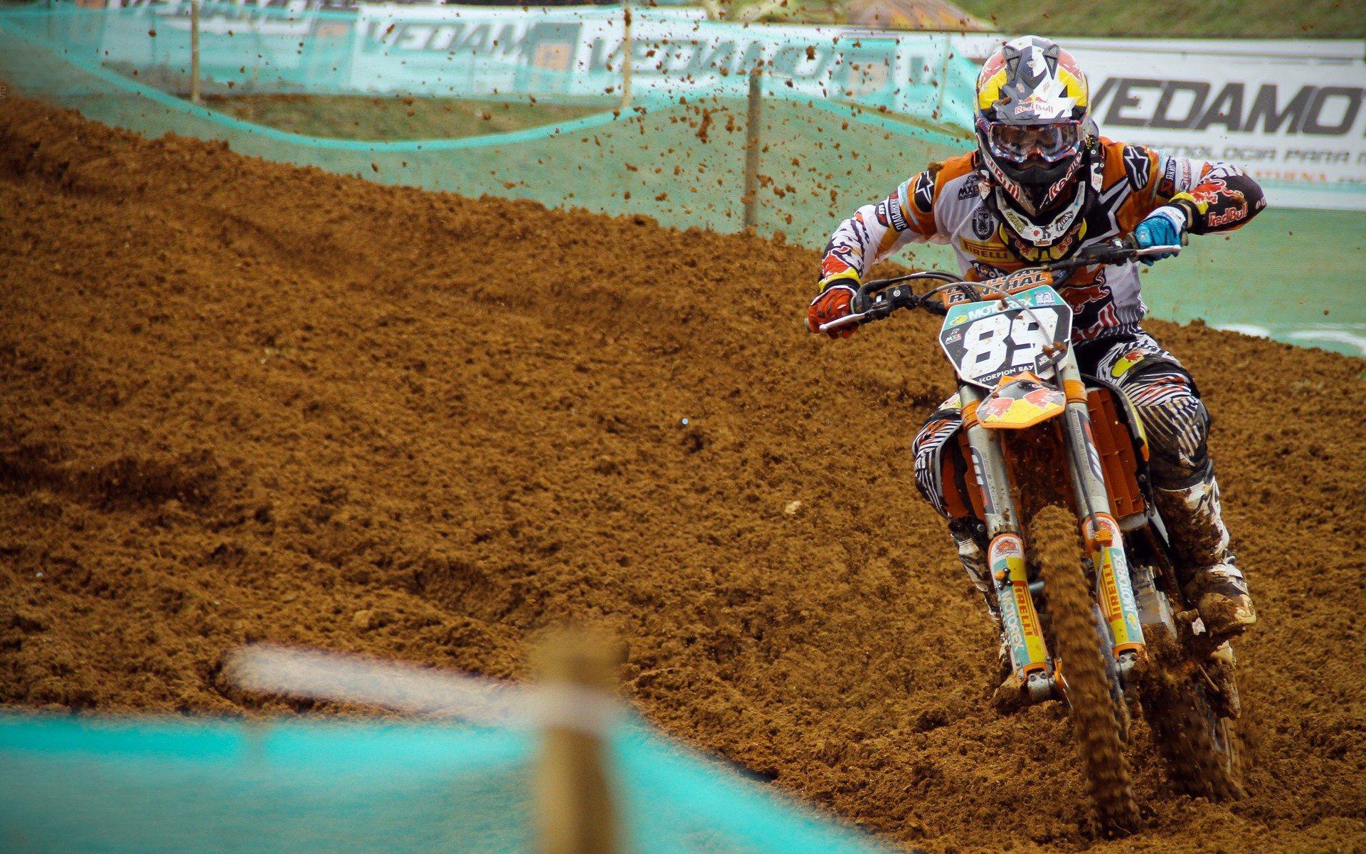 足彩网平台：NBA2025年休赛期首笔交易引爆舆论，奇才队魂比尔遭清洗，零选秀权回报震惊联盟