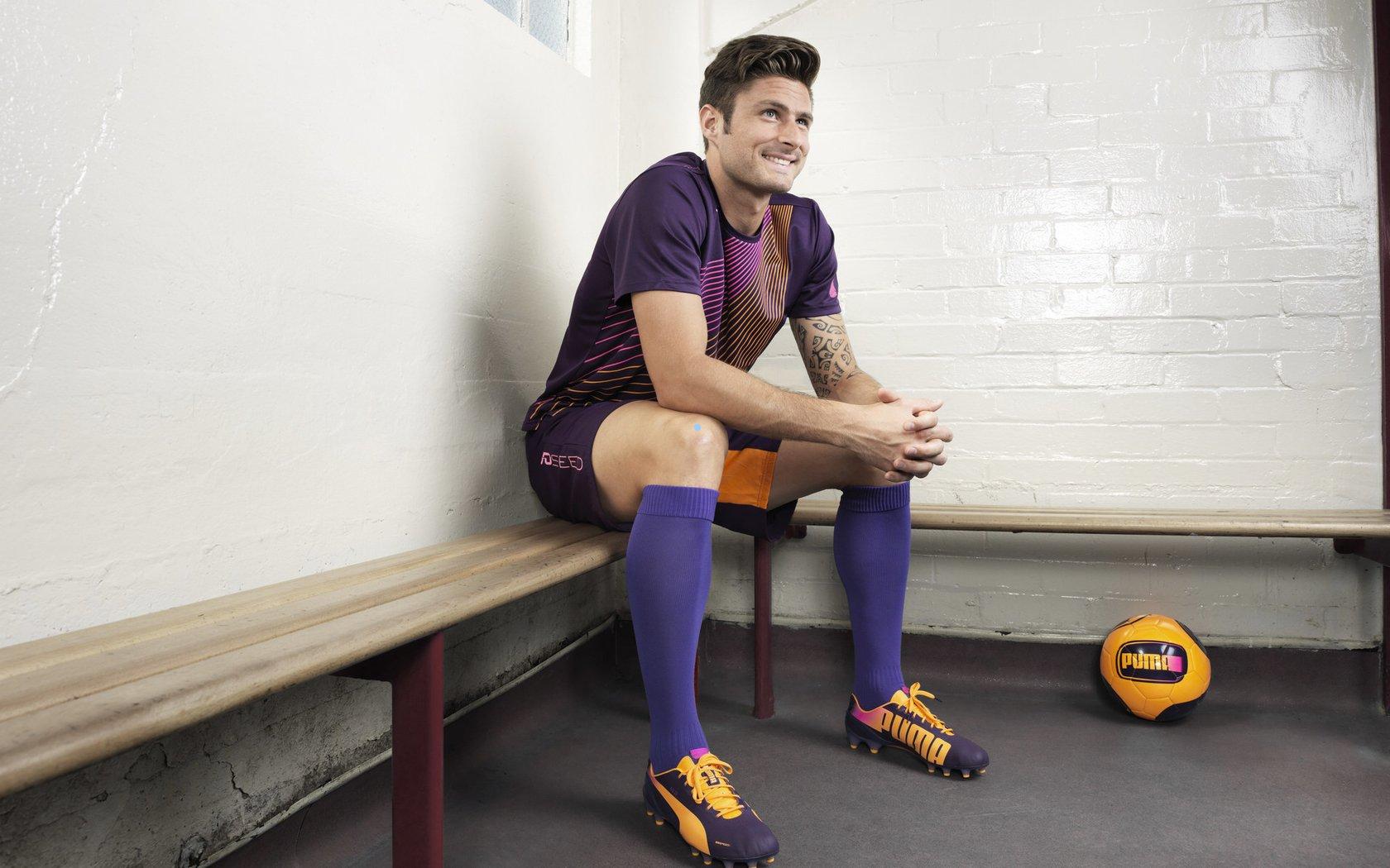 德媒揭秘，佩雷茨租借南安普顿遇阻，汉堡坚守门将补强为先